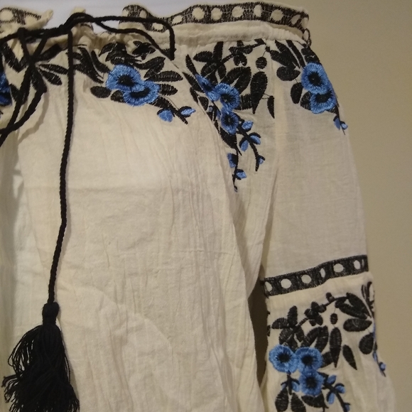 LF Seek the Label Embroidered Off Shoulder Blouse - Picture 5 of 11